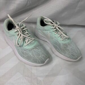 Nike Tanjun SE Women's Running Shoes White Size‎ 8 US